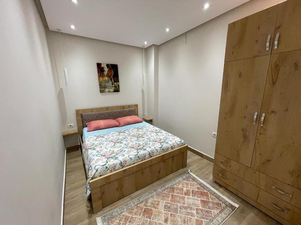 Modern 1 Bedroom City Apartment Tirana Exteriör bild